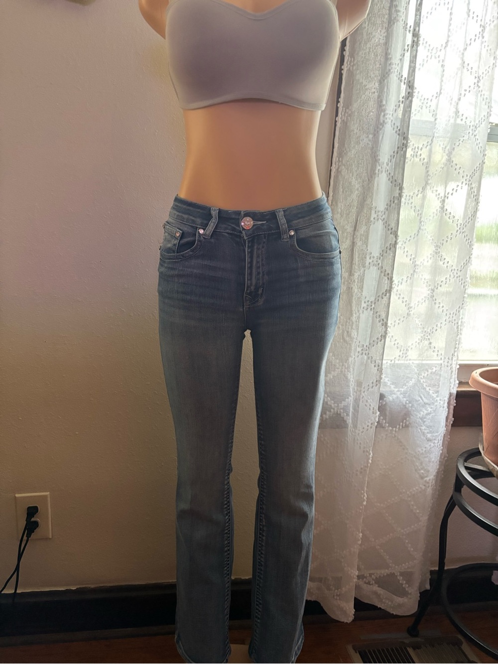 Classic Women's Mid-Rise Bootcut Jeans in Faded Blue